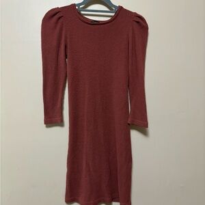 Ribbed dress with truffle shoulders M